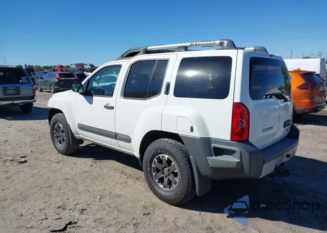 2015 Nissan Xterra Pro-4X z USA, uszkodzony, nr VIN 5N1AN0NW0FN651106